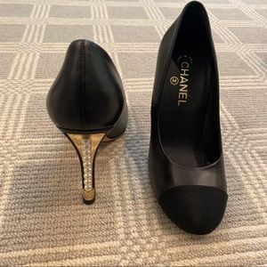 Chanel Pumps With Pearl Heel